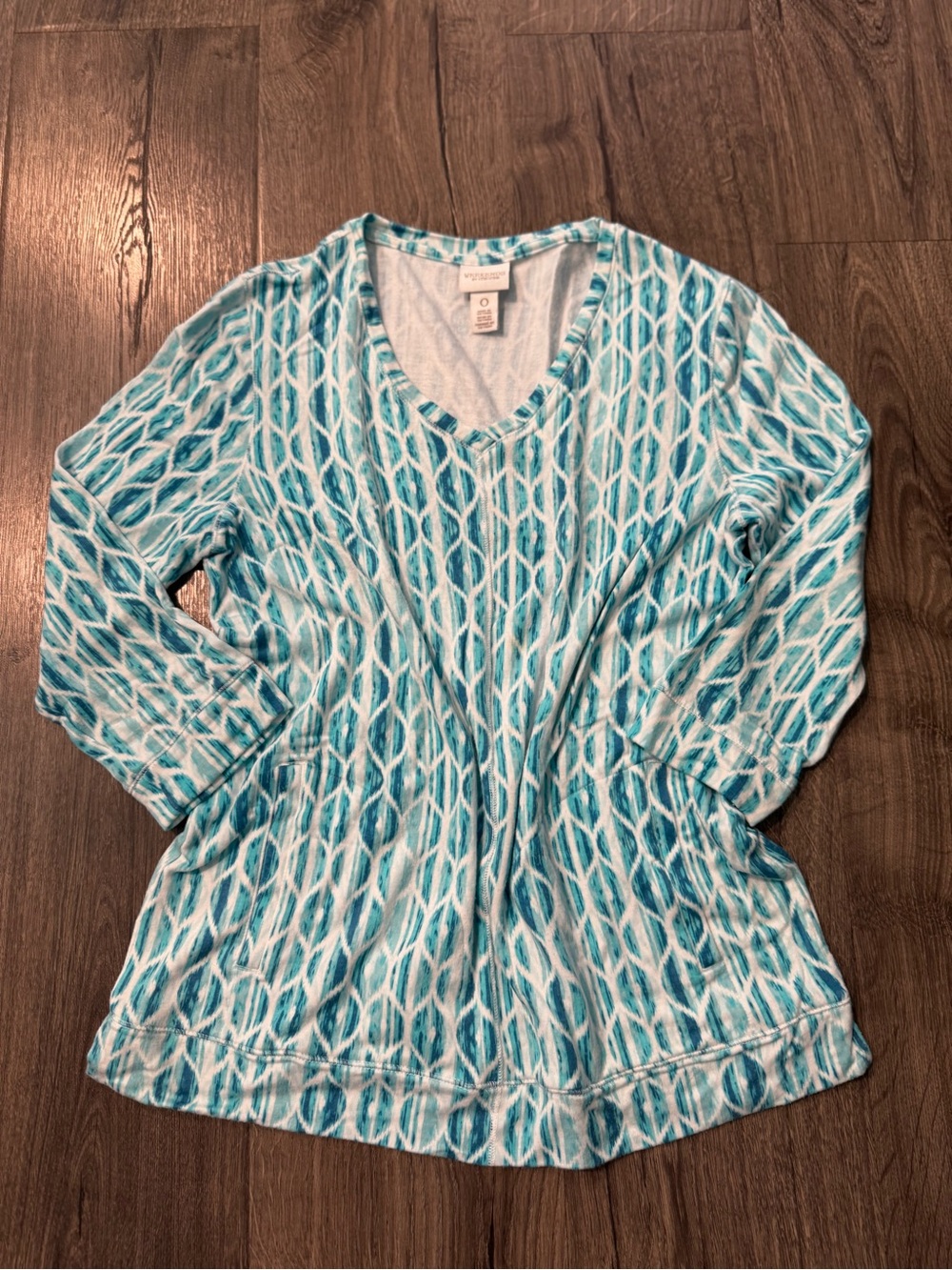 Weekends by Chico's Teal blue & White Patterned V-Neck 3/4 Sleeve Top pockets